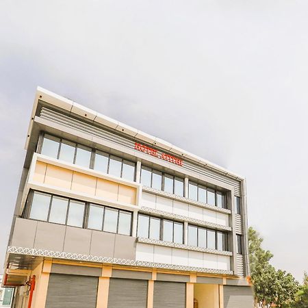 Stayguru Hotel Atithi Bhuj Exteriör bild