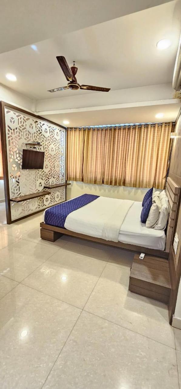 Stayguru Hotel Atithi Bhuj Exteriör bild